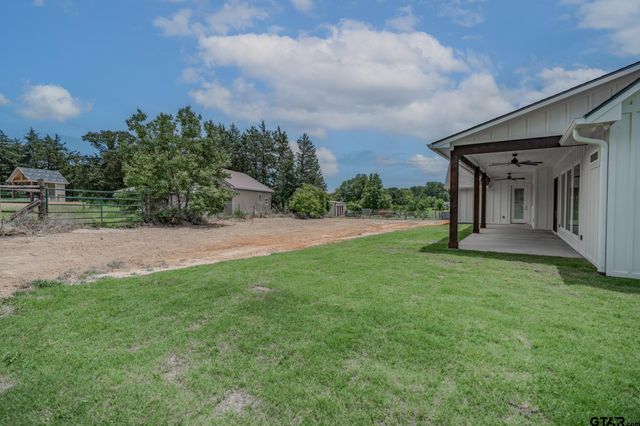 17512 Sugar Bluff Ln, Flint, TX 75762