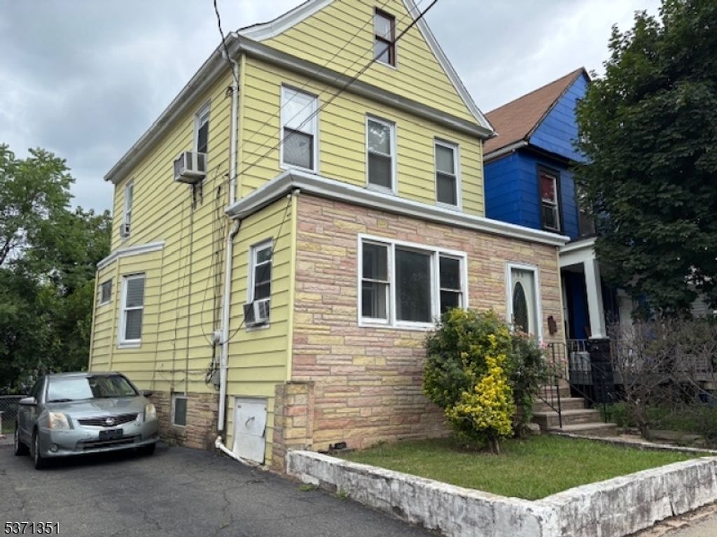 109 Alexander St, Newark City, NJ 07106