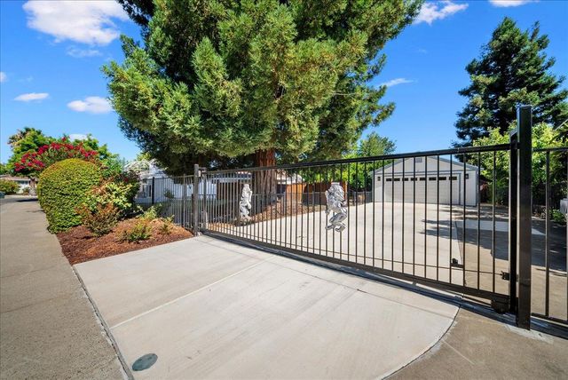 7171 Westmoreland Way, Sacramento, CA 95831