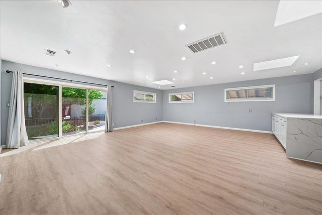 7171 Westmoreland Way, Sacramento, CA 95831