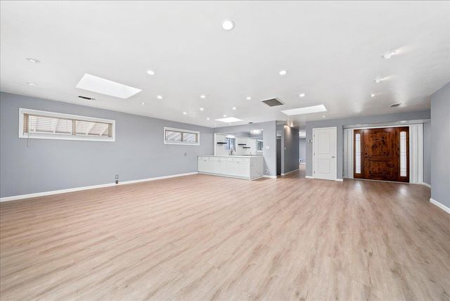 7171 Westmoreland Way, Sacramento, CA 95831