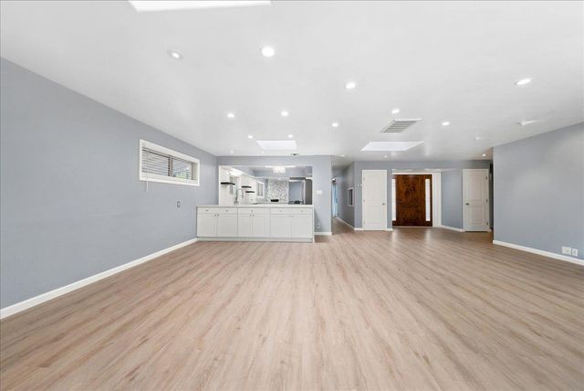 7171 Westmoreland Way, Sacramento, CA 95831