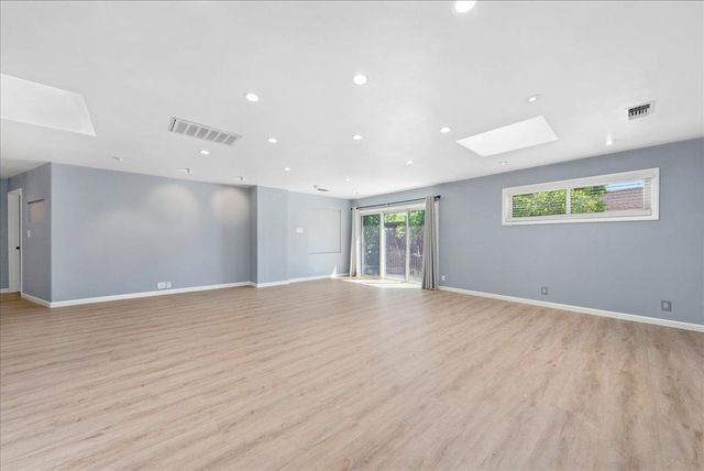 7171 Westmoreland Way, Sacramento, CA 95831