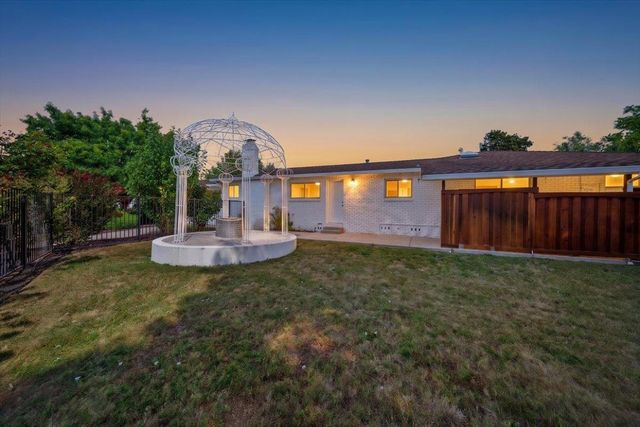 7171 Westmoreland Way, Sacramento, CA 95831