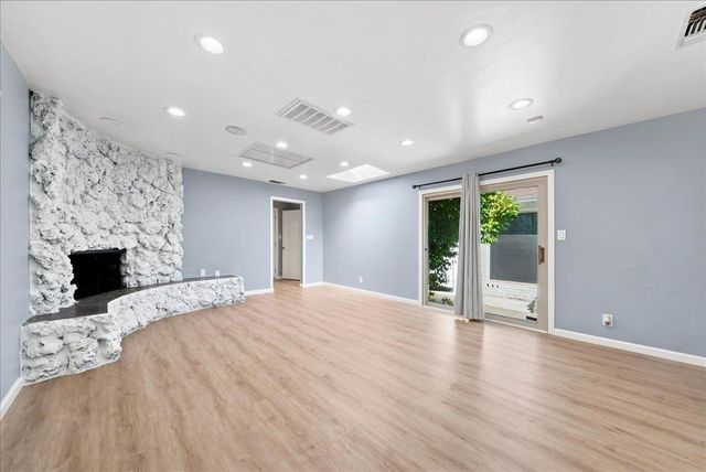 7171 Westmoreland Way, Sacramento, CA 95831