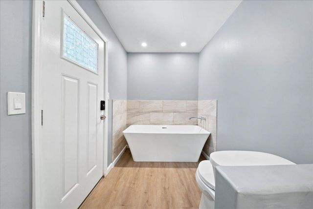 7171 Westmoreland Way, Sacramento, CA 95831