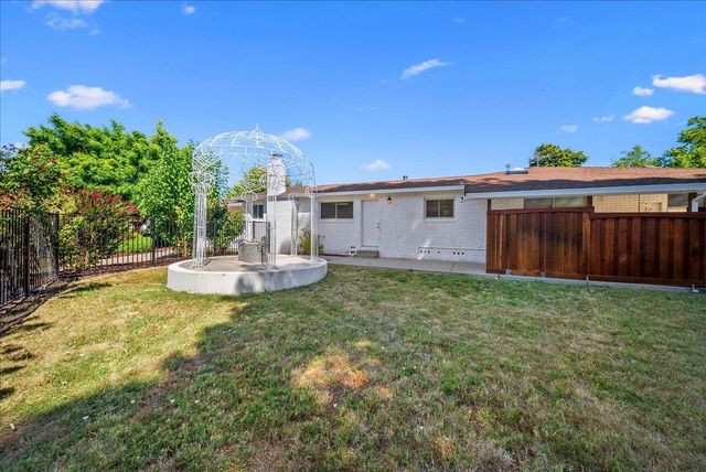 7171 Westmoreland Way, Sacramento, CA 95831