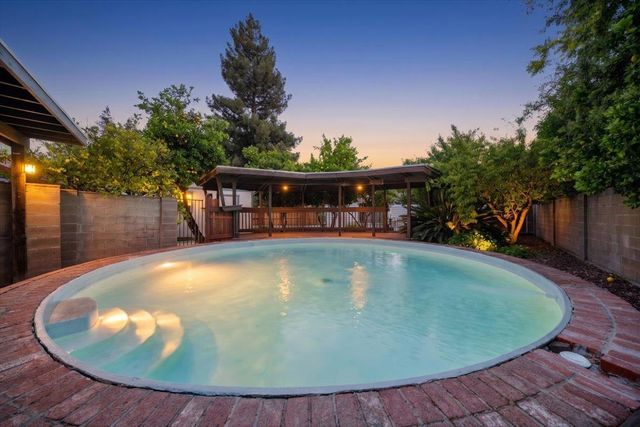 7171 Westmoreland Way, Sacramento, CA 95831
