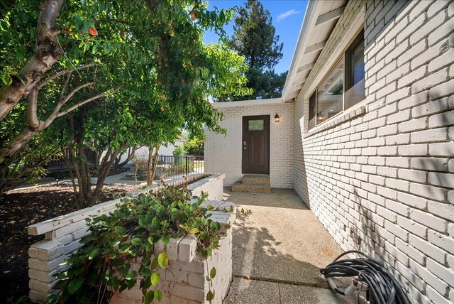 7171 Westmoreland Way, Sacramento, CA 95831