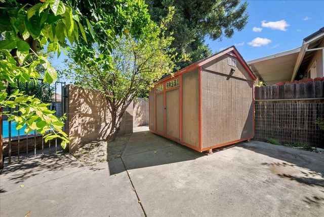 7171 Westmoreland Way, Sacramento, CA 95831