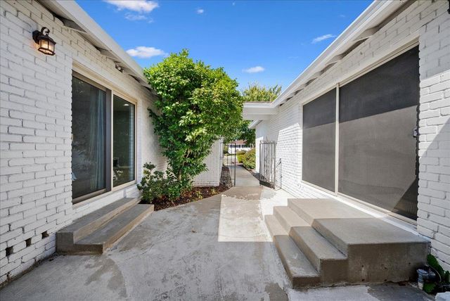 7171 Westmoreland Way, Sacramento, CA 95831