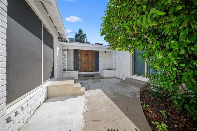 7171 Westmoreland Way, Sacramento, CA 95831