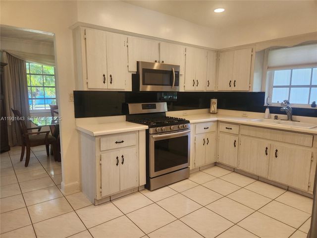 1229 Jefferson St, Hollywood, FL 33019