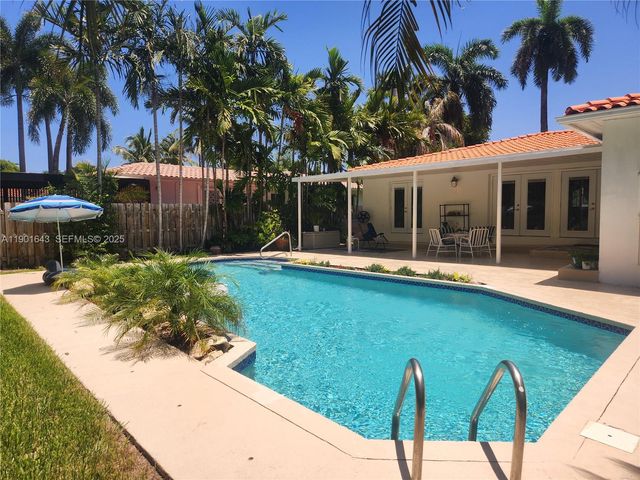 1229 Jefferson St, Hollywood, FL 33019