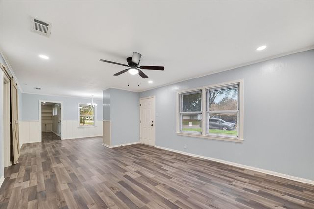 425 20th Avenue N, Texas City, TX 77590