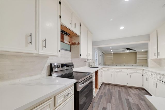 425 20th Avenue N, Texas City, TX 77590