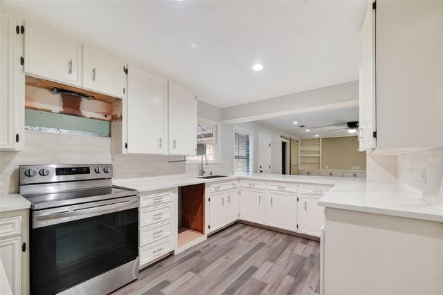 425 20th Avenue N, Texas City, TX 77590