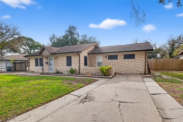 425 20th Avenue N, Texas City, TX 77590