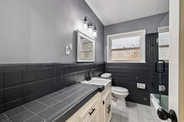 425 20th Avenue N, Texas City, TX 77590