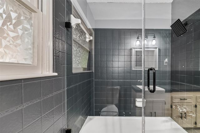 425 20th Avenue N, Texas City, TX 77590