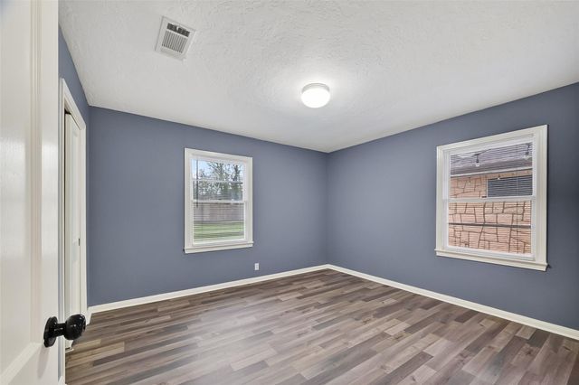 425 20th Avenue N, Texas City, TX 77590