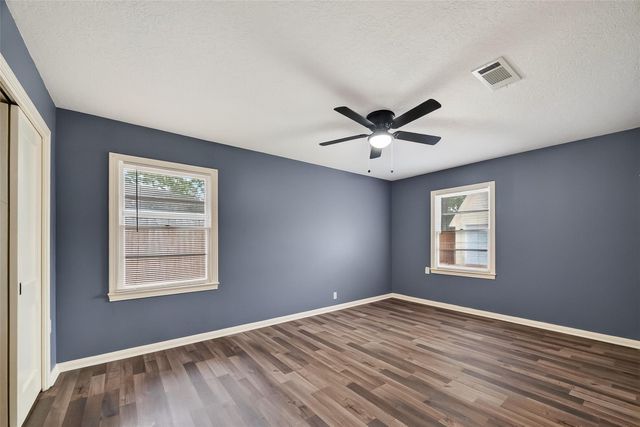 425 20th Avenue N, Texas City, TX 77590