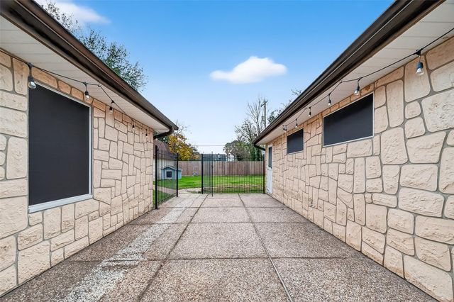 425 20th Avenue N, Texas City, TX 77590