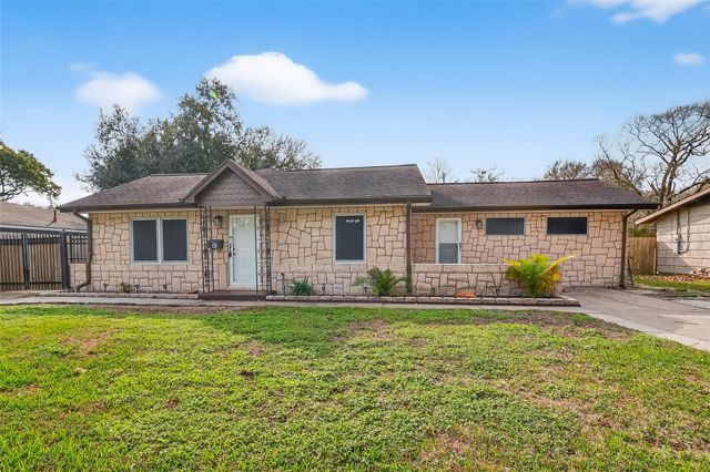 425 20th Avenue N, Texas City, TX 77590