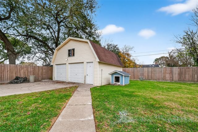 425 20th Avenue N, Texas City, TX 77590