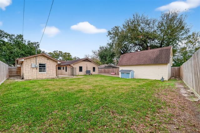 425 20th Avenue N, Texas City, TX 77590