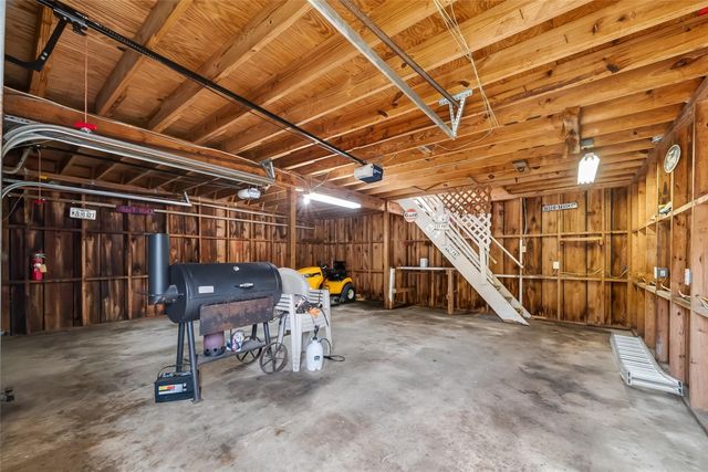 425 20th Avenue N, Texas City, TX 77590