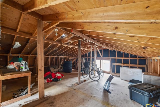 425 20th Avenue N, Texas City, TX 77590