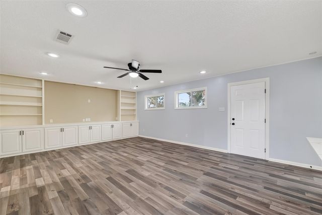 425 20th Avenue N, Texas City, TX 77590