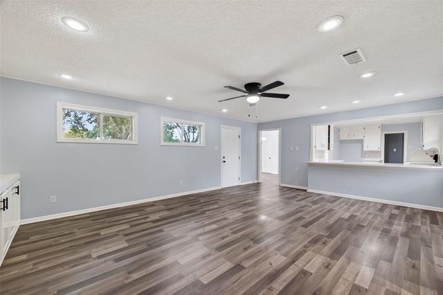 425 20th Avenue N, Texas City, TX 77590