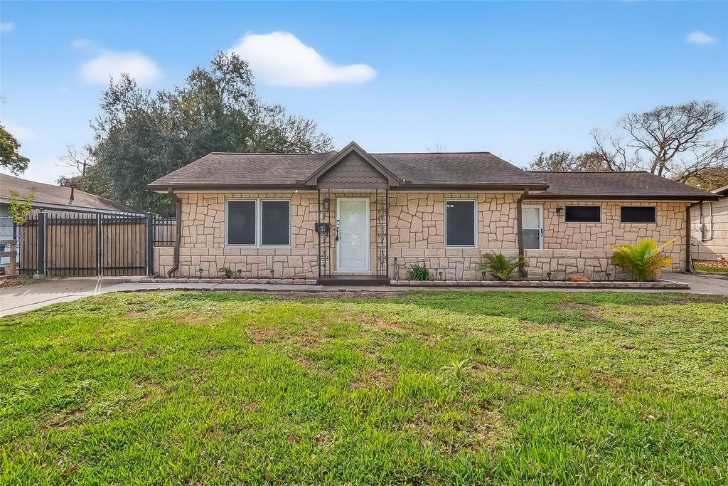 425 20th Avenue N, Texas City, TX 77590