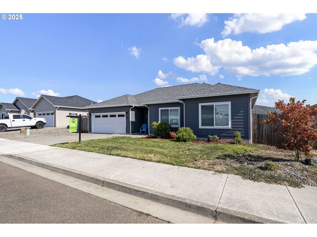 360 Ne ROSE RIDGE Dr, Winston, OR 97496
