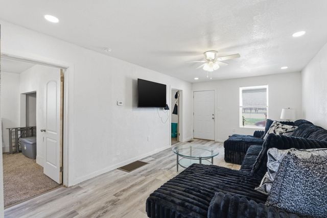 1815 S Hydraulic St, Wichita, KS 67211