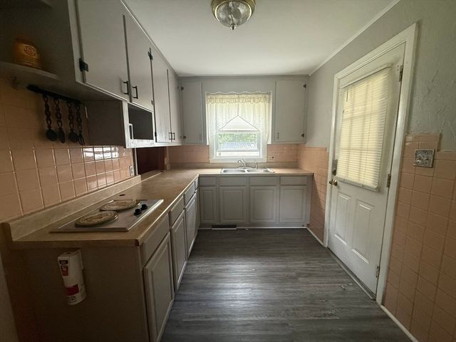 473 Pleasant St, Leicester, MA 01524