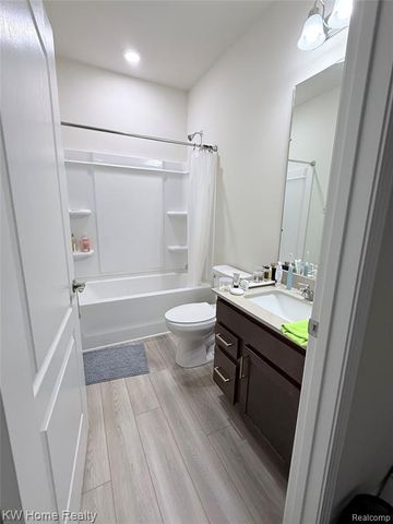 712 W Spaniel Drive, Ann Arbor, MI 48108