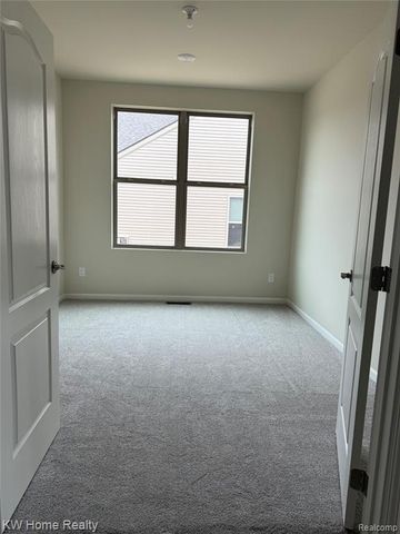 712 W Spaniel Drive, Ann Arbor, MI 48108