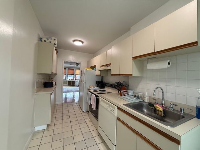 145 Englewood Ave 42, Boston, MA 02135