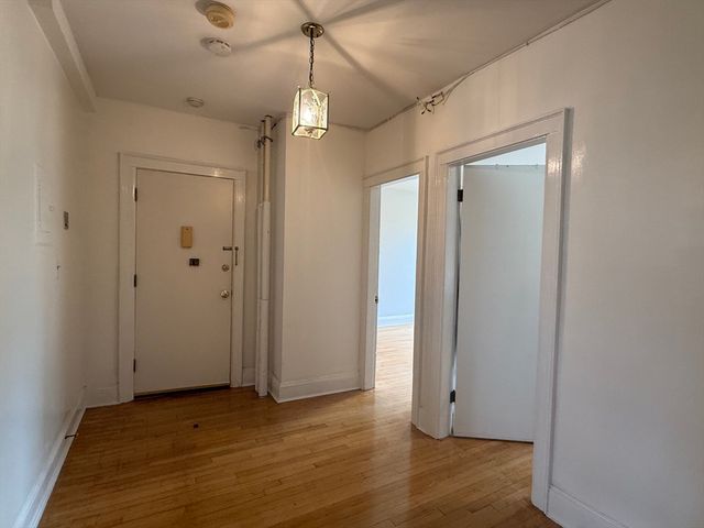 145 Englewood Ave 42, Boston, MA 02135