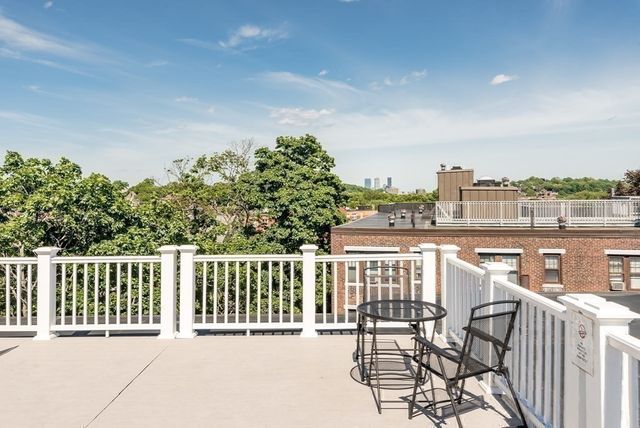 145 Englewood Ave 42, Boston, MA 02135