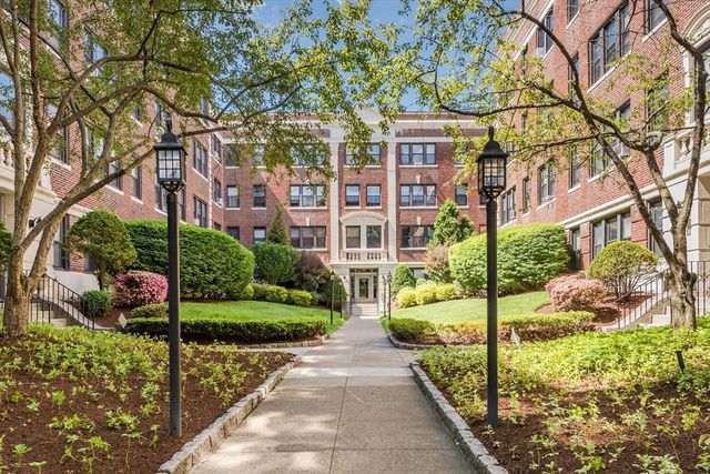 145 Englewood Ave 42, Boston, MA 02135