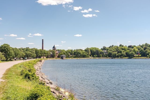 145 Englewood Ave 42, Boston, MA 02135