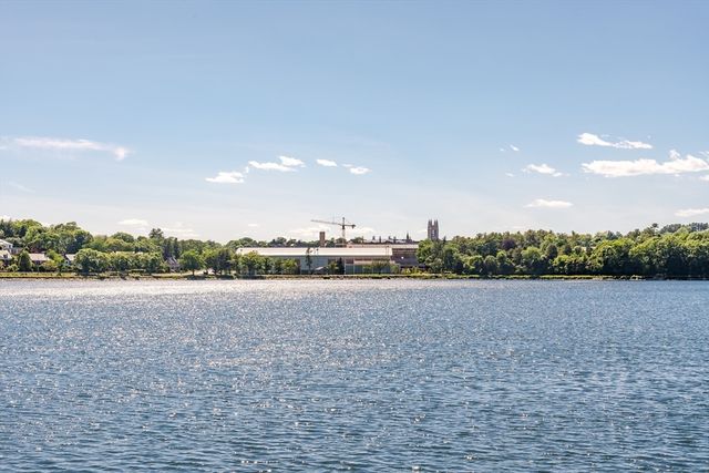 145 Englewood Ave 42, Boston, MA 02135