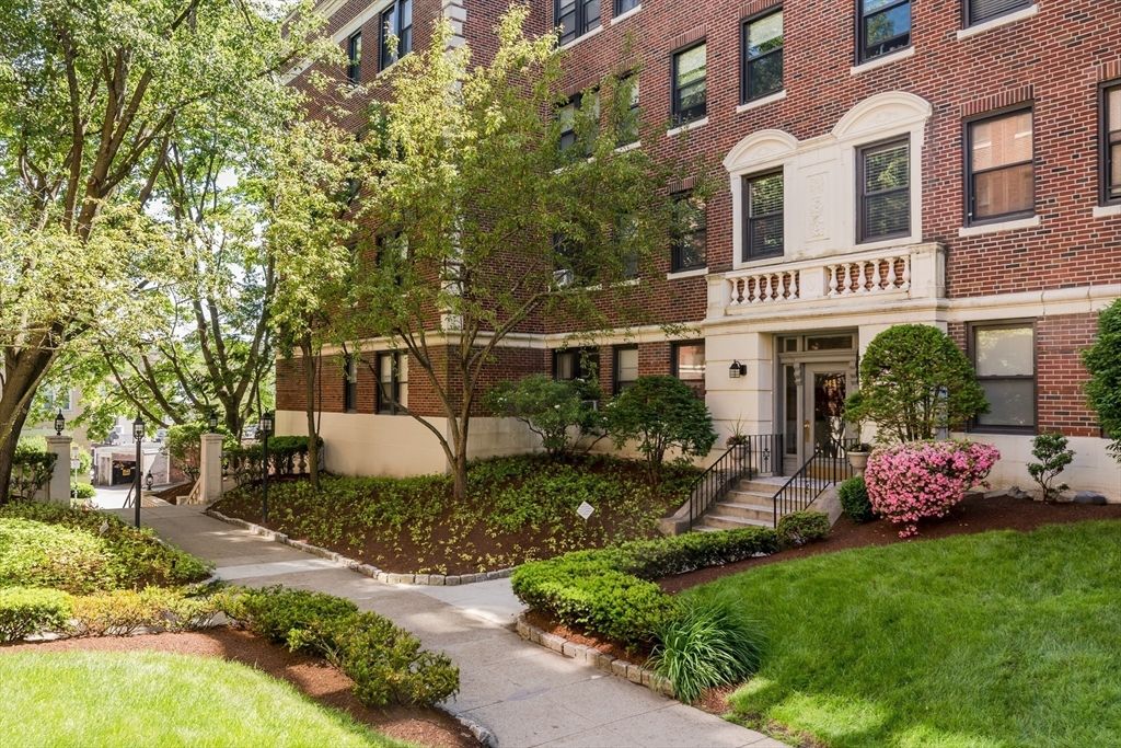 145 Englewood Ave 42, Boston, MA 02135