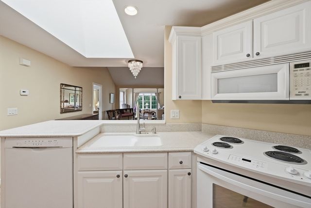 48 William Onthank Ln 48, Southborough, MA 01772