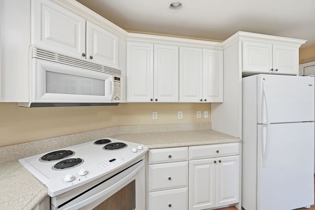 48 William Onthank Ln 48, Southborough, MA 01772