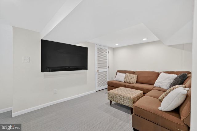 312 LINCOLN AVE, Falls Church, VA 22046